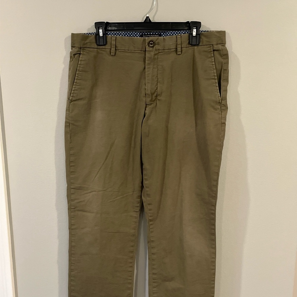 Banana Republic Mens Aiden Flat Front Chino Pants 34x29 Army Green